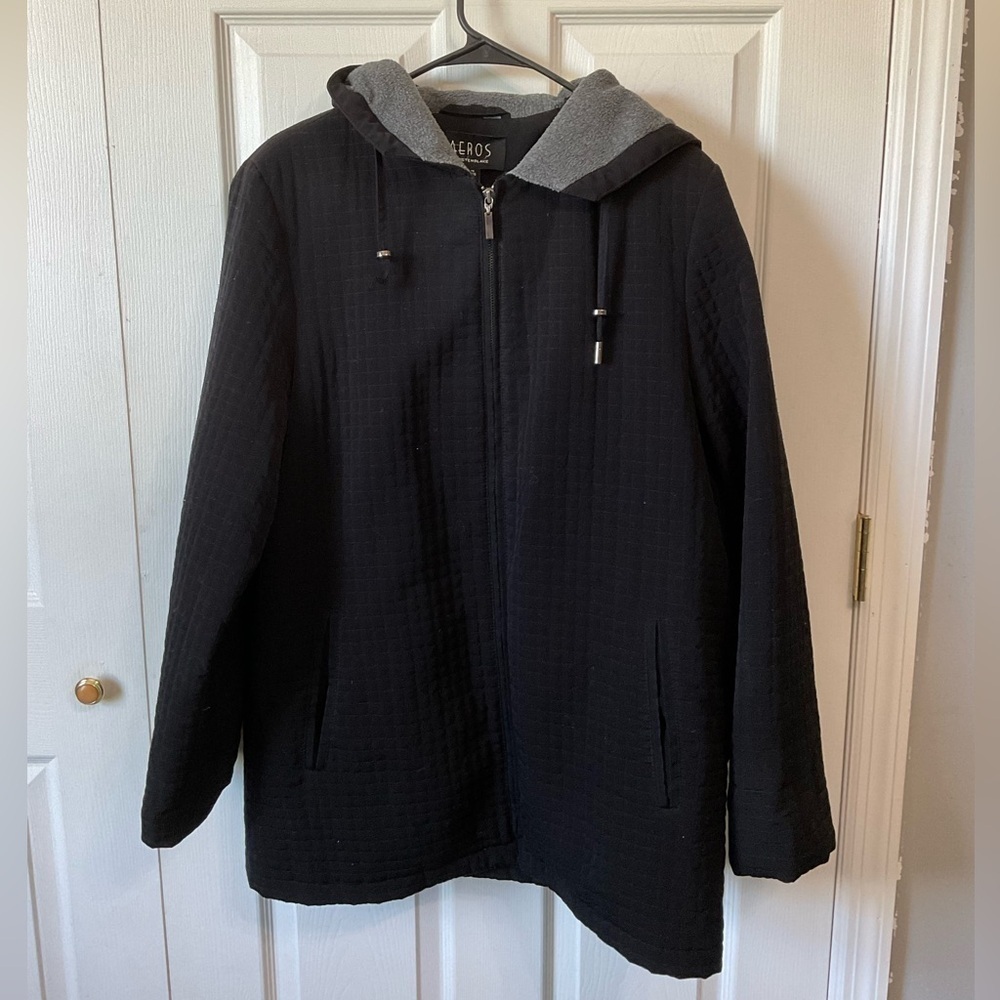 Aeros jacket. Size L. Black. Lightly quilted.